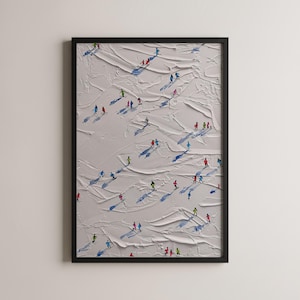Op de afbeelding: Een ingelijste kunstdruk met een besneeuwde bergscène met skiërs. De getextureerde witte achtergrond contrasteert met de kleurrijke skiërs, elk met een lange schaduw. Het zwarte frame voegt een moderne touch toe aan dit winterse kunstwerk.