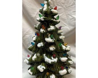 Vintage kerstkeramische Atlantische mal met sneeuw bedekte boom 13 inch met voetverlichting