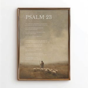 Könnte beinhalten: Gerahmter Druck mit dem Text von Psalm 23 in hellbeiger Schrift. Das Kunstwerk zeigt einen Hirten mit Schafen auf einem Feld. Der Rahmen ist dunkelbraun und verleiht dem religiösen Thema einen klassischen Touch. Geeignet für die Inneneinrichtung.