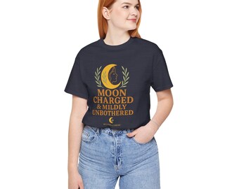 Camiseta gráfica Moon Charged, Willow and Thread, Top boho celestial