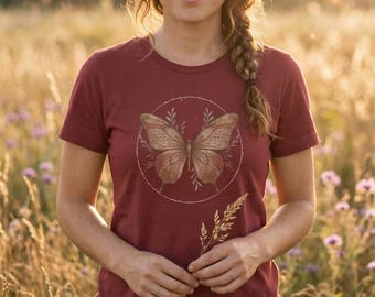 Camiseta ajustada con estampado de mariposas botánicas – Top de estilo cottagecore con inspiración vintage y naturaleza.