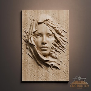 Puede incluir: Un relieve de madera tallado con el rostro de una mujer, parcialmente velado, con cabello ondeante. La obra de arte está tallada en madera de color claro, mostrando rasgos faciales detallados y un fondo texturizado. La pieza es rectangular.