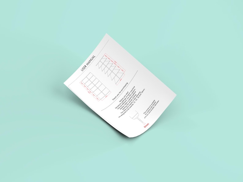 K&ouml;nnte beinhalten: Eine wei&szlig;e Bedienungsanleitung mit Diagrammen und Text, einschlie&szlig;lich der W&ouml;rter "USER MANUAL" und "Thank you for purchasing." Die Diagramme zeigen ein Raster und eine dreieckige Struktur. Der Text enth&auml;lt Messungen in Millimetern.