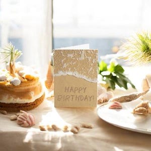 Tarjetas de cumpleaños en blanco, tarjeta de cumpleaños con temática oceánica, tarjeta de cumpleaños con escritura en la arena, tarjeta impresionante con olas de playa, tarjeta de cumpleaños con temática oceánica