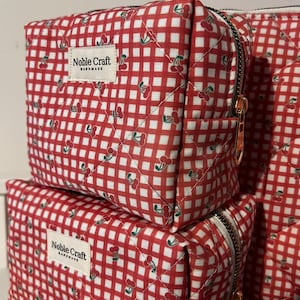 Handgemachte rote karierte Schminktasche mit Kirschen Print