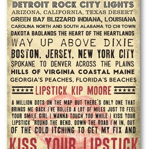 K&ouml;nnte beinhalten: Ein Vintage-Poster mit einem roten Lippenstift-Abdruck und dem Text "Kiss Your Lipstick" und "Lipstick Kip Moore". Das Poster listet verschiedene Orte in den Vereinigten Staaten auf, darunter Nashville, Detroit, Arizona, Kalifornien, Texas, Indiana, Louisiana und mehr.