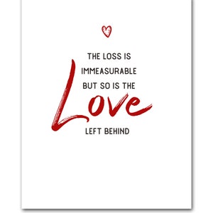 K&ouml;nnte beinhalten: Eine wei&szlig;e Karte mit dem Text "THE LOSS IS IMMEASURABLE BUT SO IS THE LOVE LEFT BEHIND" in roter Schrift. Oben befindet sich ein kleines rotes Herz.