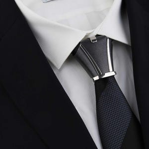 Gray Tie Knot Cover: Elegant Suit Accessory
