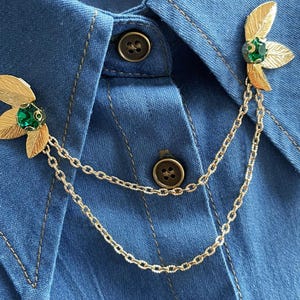 Unique Gold Leaf Shirt Collar Chain Pin, Luxury Double Chain Brooch, Insect Wing Lapel Pin, Green Gemstone Shirt Chain, Elegant Collar Pins