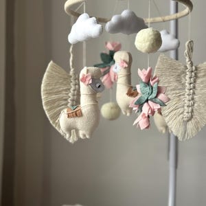 Llamas Mobile, Nursery Alpaca Mobile, boho Nursery, Macrame llama mobile, crib felt mobile, Hanging Baby Mobile, Baby Shower Gift