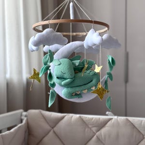 Flying Dragon Baby Mobile, Handmade Nursery Decor, Nursery Mobile, Crib Mobile, Dragon Baby Decor, Baby Shower Gift