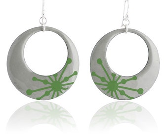 Green Starburst Mod Circle Enamel Earrings