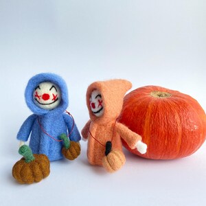 Gefilzte Geisterfiguren: Handgemachte Halloween Dekoration aus Wolle, 2er Set