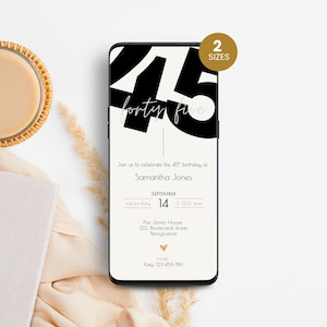 Könnte beinhalten: Ein Smartphone zeigt eine Geburtstagseinladung mit der Zahl "45" in großer schwarzer Schrift. Der Einladungstext lautet: "Feiern Sie mit uns den 45. Geburtstag von Samantha Jones." Datum, Uhrzeit und Ort sind ebenfalls angegeben.
