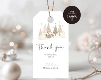 Könnte beinhalten: Ein weißes, rechteckiges Geschenkanhänger-Etikett mit brauner Kordel und einer Aquarellillustration von Weihnachtsbäumen und Geschenken. Der Text lautet Thank you for celebrating with us! with love, Melissa & Kevin. Ein schwarzer Kreis zeigt free edit with CANVA.