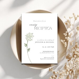 Puede incluir: Una invitación a la recepción de boda con el texto "evening RECEPTION" y detalles de la boda de Jennifer & Michael el 30/09/2026. La invitación presenta una ilustración floral sobre un fondo neutro.
