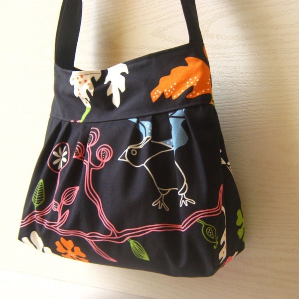 Little Wattle Bird in black --Medium Diaper Bag-- --ZIPPERED CLOSURE--