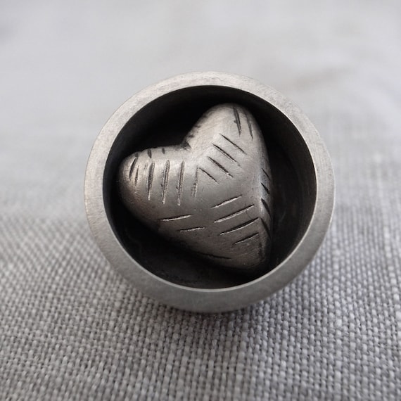 circle heart pin