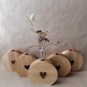 Handgefertigte Holzvase mit Herz Inlay | Rustikaler Blumenhalter | Romantisches Wohndekor | Einzigartiges Geschenk für Valentinstag & Jubiläen
