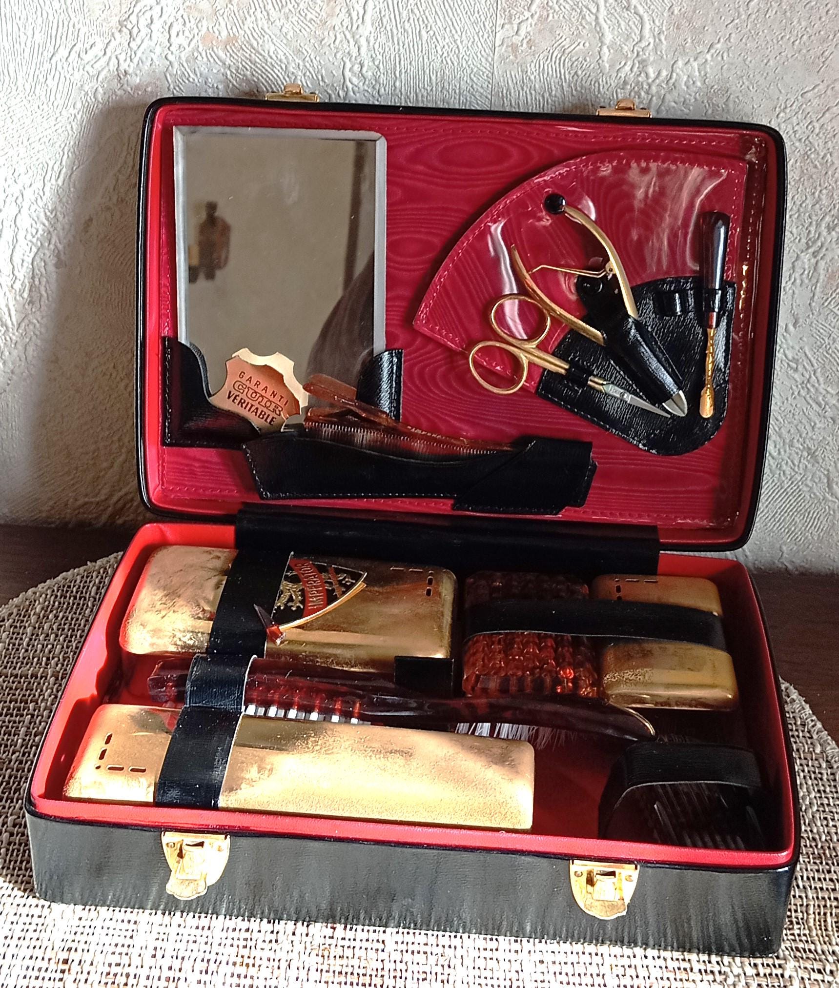 Valise vintage des années 60 avec poignée sur le dessus