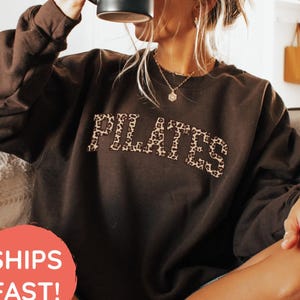 Sudadera con estampado de leopardo para pilates / Sudadera con capucha para pilates / Suéter para instructor de pilates / Regalo para pilates / Regalos de fitness / Sudadera para entrenar