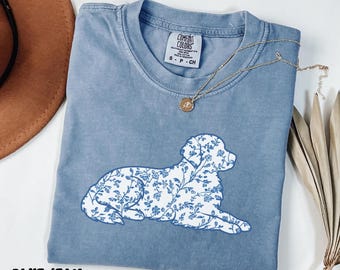 Golden Retriever Shirt, Golden Mama TShirt, Golden Retriever Gifts, Gift for Golden Owner, For Goldie Lover, Blue Toile Retriever Design Tee