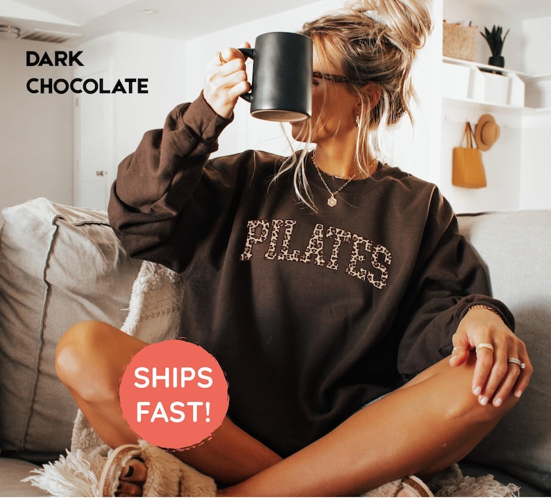 Pilates Leopardenmuster Sweatshirt | Pilates Hoodie | Pilates Instruktor Pullover | Pilates Geschenk | Fitness Geschenke | Trainings-Sweatshirt Dark Chocolate
