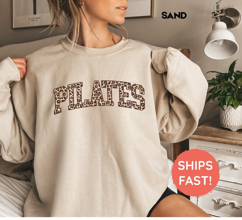 Pilates Leopardenmuster Sweatshirt | Pilates Hoodie | Pilates Instruktor Pullover | Pilates Geschenk | Fitness Geschenke | Trainings-Sweatshirt Sand