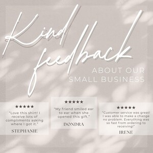 K&ouml;nnte beinhalten: Eine beige Grafik mit dem wei&szlig;en Text Kind feedback ABOUT OUR SMALL BUSINESS. Darunter befinden sich drei F&uuml;nf-Sterne-Bewertungen von Stephanie, Dondra und Irene, die jeweils positive Kundenstimmen zu Hemden und dem Service enthalten.