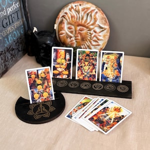 Houten kaarthouder Tarot lezing altaar tool Tarot kaarthouder standaard zeven chakra's Tarot display mystieke houten cadeau heks staan spiritueel