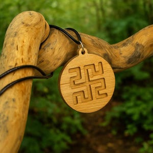 Protection Amulet Rodovik Power Amulet Gift for Mabon Yavi Navi Connection Wisdom Talisman Pagan Wood Pendant Amulet Evil Eye Protection