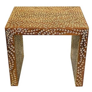 Luxe tafel met beeninleg – ambachtelijk gesneden accenttafel voor woonkamer of slaapkamer