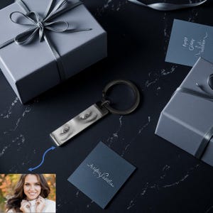 Chaveiro personalizado com olhos humanos gravados, chaveiro personalizado com foto para dirigir com segurança, presente exclusivo para ele/ela, presente perfeito para o Dia das Mães