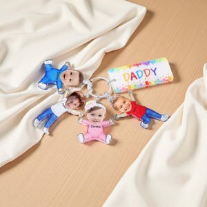 Kundenspezifische Kindernamen-Schlüsselbund für Papa, personalisierter Acrylpuppen-Schlüsselanhänger, Familiengeschenk, Vatertagsgeschenk für ihn, Papa-Schlüsselring