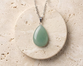Colar de Aventurina Verde - Joia com Gema Verde Natural - Delicada Pedra em Formato de Gota - Cristal de Cura - Colar da Sorte e Oportunidades