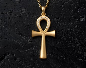Colar Ankh Delicado em Ouro - Colar com Cruz Egípcia - Joia do Antigo Egito - Amuleto Sagrado da Chave do Nilo - Presente Espiritual Boho