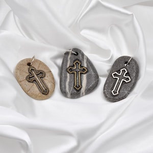 Handgemachte Steinkreuz-Halskette - Geschnitzte Steinkreuz-Halskette Naturstein-Halskette - Christliche Geschenk -Jesus Halskette - Geschenk für Sie