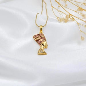 Handmade 24K gold plated Nefertiti necklace featured with vibrant fuchsia natural zircon gemstones. This exquisite Egyptian queen jewelry for women makes a perfect anniversary gift for her. A high quality spiritual necklace for mom handcrafted for those seeking unique daily wear protection and regal style with zircon.
