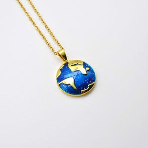 Vergoldete Halskette mit der Welt - Halskette mit der Welt - Erde Anhänger - Reise Liebhaber Geschenk - Globus Charm Schmuck - Fernweh Halskette - Geschenk für Liebhaber