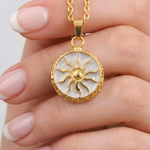 Złoty naszyjnik ze słońcem – niebiański wisiorek platerowany 18-karatowym złotem, biżuteria boho – znaczące prezenty dla kobiet – prezenty na rocznicę – prezenty na Walentynki
