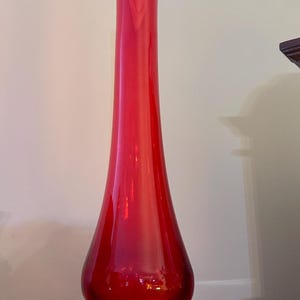 Vintage Stunning LE Smith Red Amberina Swung Fat Bottom Smoothie Art Glass Vase, mid-century modern and flawless