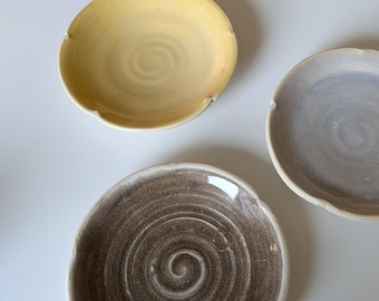 Ceramic flower shaped trays