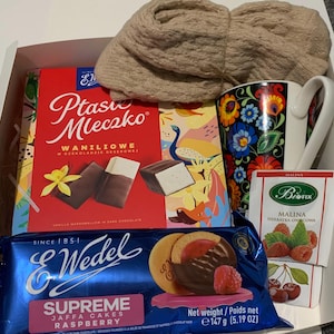 Conjunto de Presente com Guloseimas Polonesas, Caneca Łowicz com Estampa Floral Preta, Dia das Avós, Dzien Babci