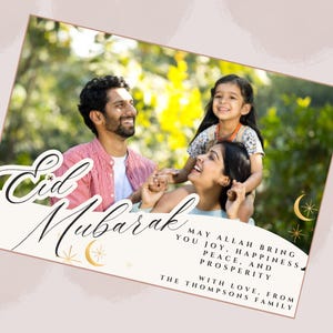 Tarjeta digital Eid Mubarak con foto familiar
