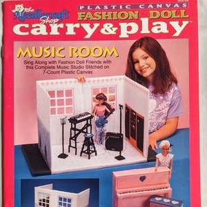 Music Room Plastic Canvas Dragen en Spelen voor Fashion Doll