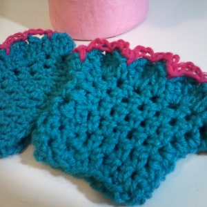 Dakota Rose Wristwarmers in Turquoise and Bright Pink