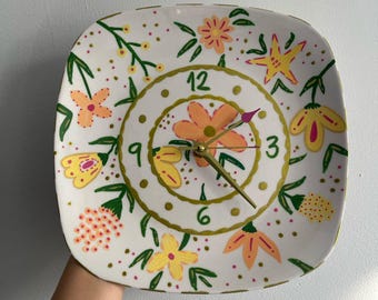 Horloge plate en céramique florale : décoration intérieure accent doré (11 pouces)