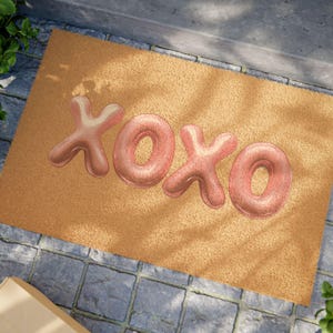 Capacho XOXO Dia dos Namorados - Decoração de casa de amor romântico, presente de dia dos namorados, tapete de abraços e beijos, tapete de boas-vindas sincero, decoração de entrada XOXO