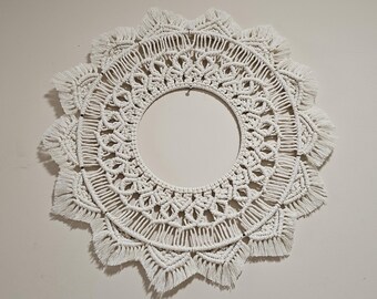 Large macrame wall hanging in the shape of an openwork rosette – Natural lace style