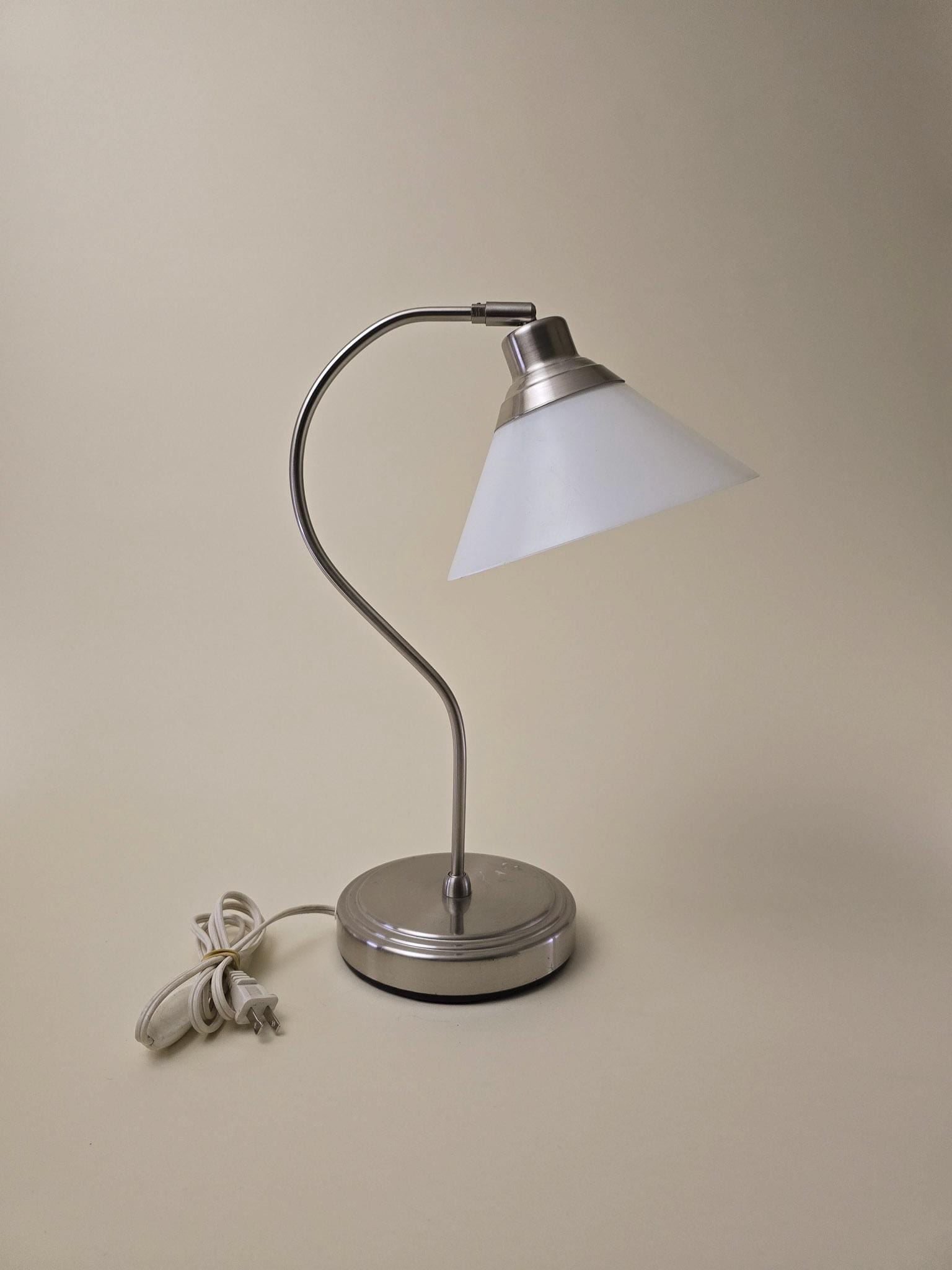 廃盤レアー　希少　IKEA KROBY フロアスタンド ホワイト　クロム 廃盤レアー 希少 IKEA KROBY フロアスタンド ホワイト クロム 廃盤